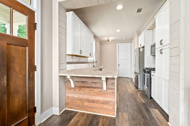 Foto del edificio - 221 N Debardeleben St