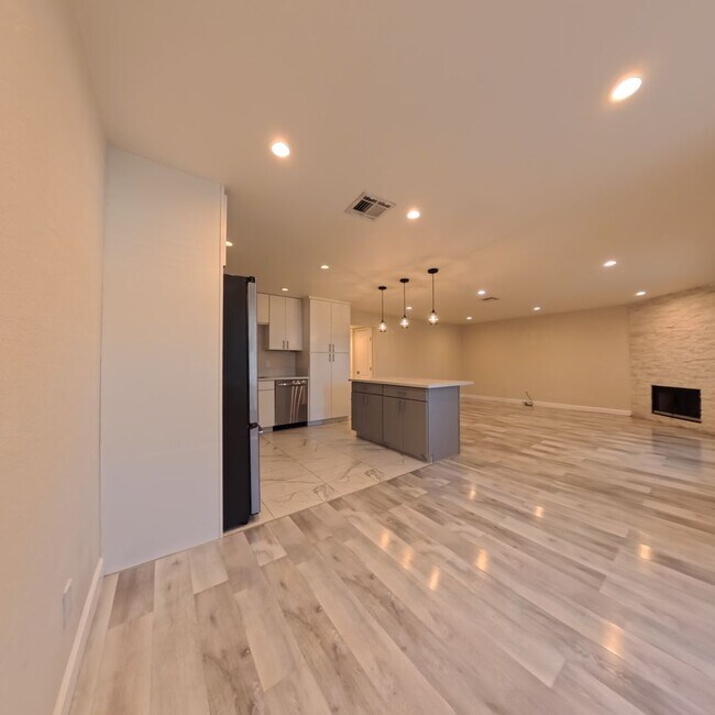 Foto del edificio - Modern style 2 Bed 2 bath Condo 1st Floor at The Lakes!