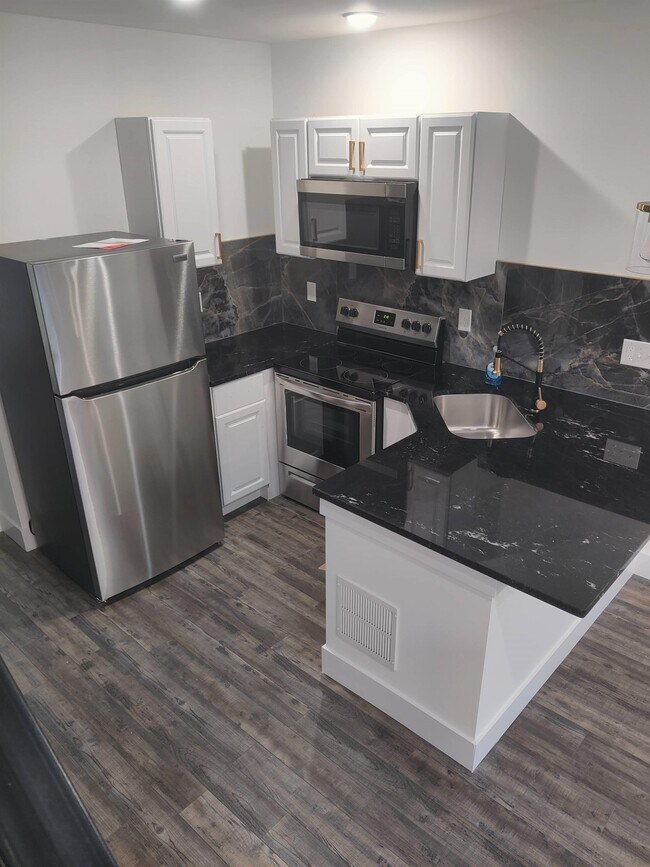Building Photo - 3014 N Croskey St