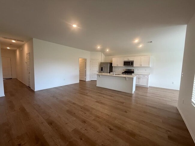Foto del edificio - 16213 Maroon Dr