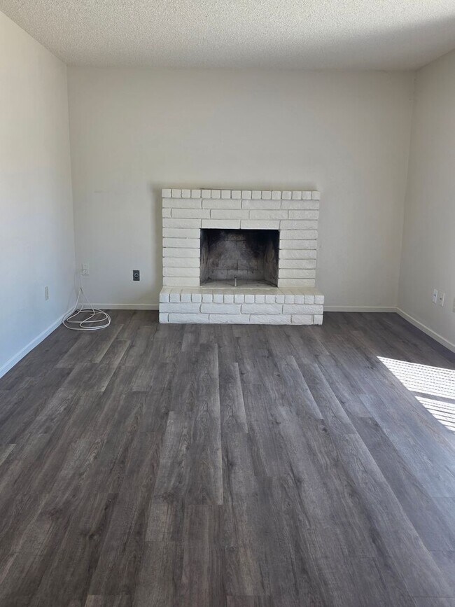 Foto del edificio - 7217 Cranbrook Ave