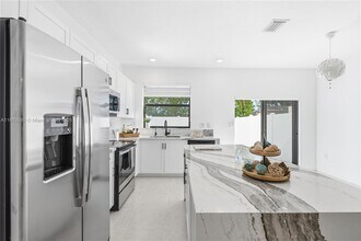 Building Photo - 10537 W 32nd Ln