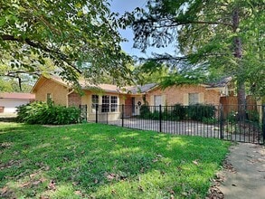 Building Photo - 2732 Foxcroft Cir