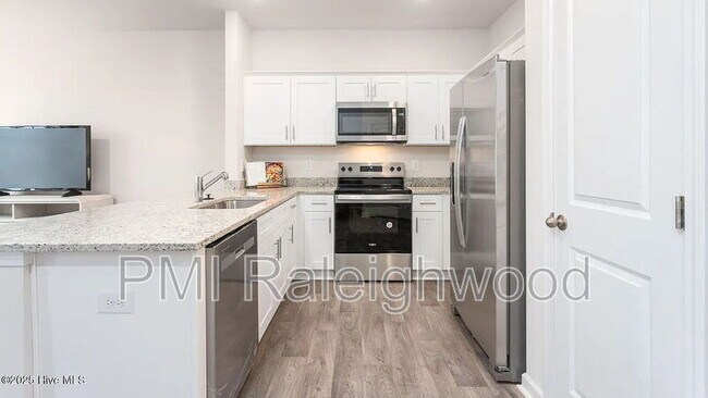 Building Photo - 412 Cherry Laurel Dr