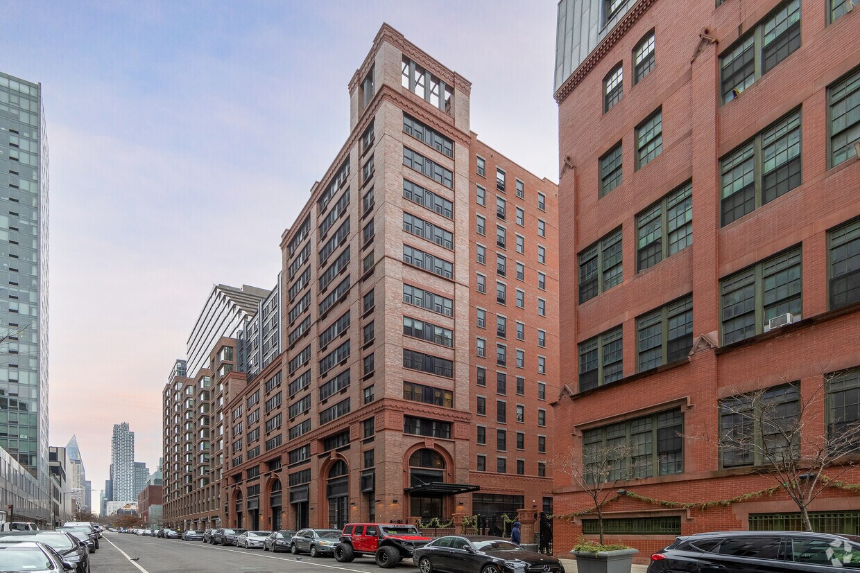 Foto principal - 540-548 W 53rd St