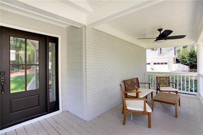 Foto del edificio - 455 Persimmon Ln
