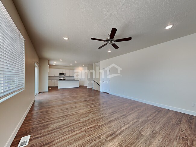 Building Photo - 1187 N Golden Spoke Dr