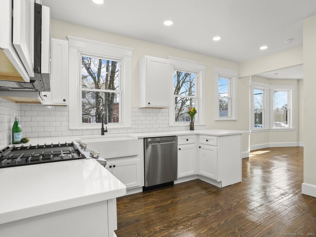 Building Photo - 97 Noble Ave