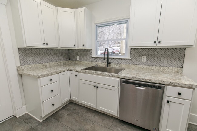 Building Photo - 347 High St