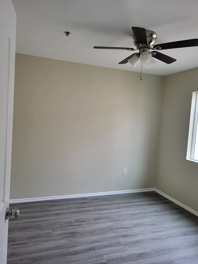 Foto del edificio - 15200 Sherman Way