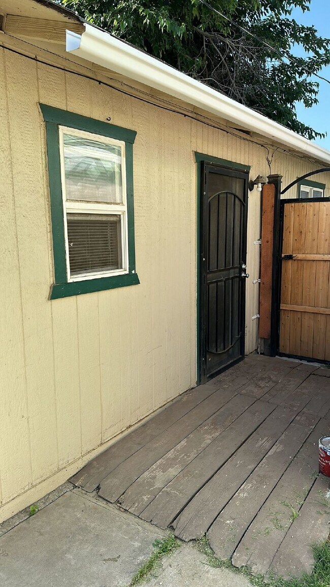 Building Photo - Cozy One Bedroom Home