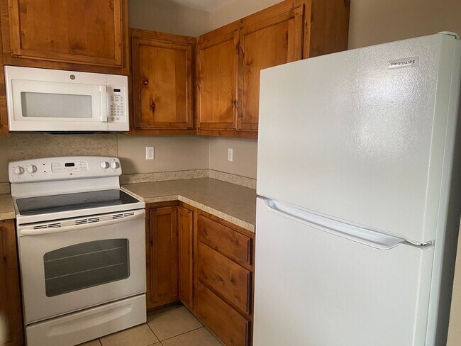 Foto del edificio - 3 Bedroom 2 Bath Duplex