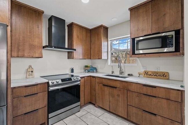 Building Photo - 3011 Castillo Dr