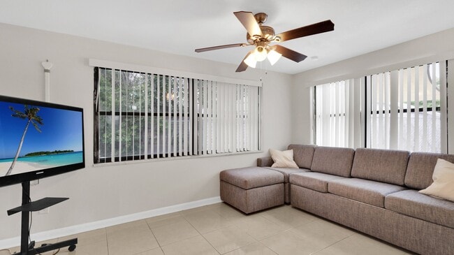 Foto del edificio - 3444 Rosefield Dr