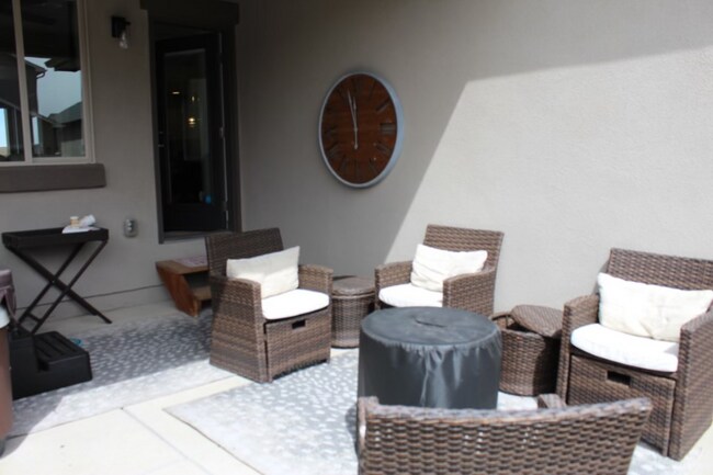 Foto del edificio - 6712 Lucky Star Ln