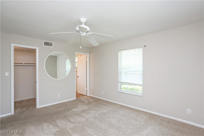 Foto del edificio - 221 Cypress Way E