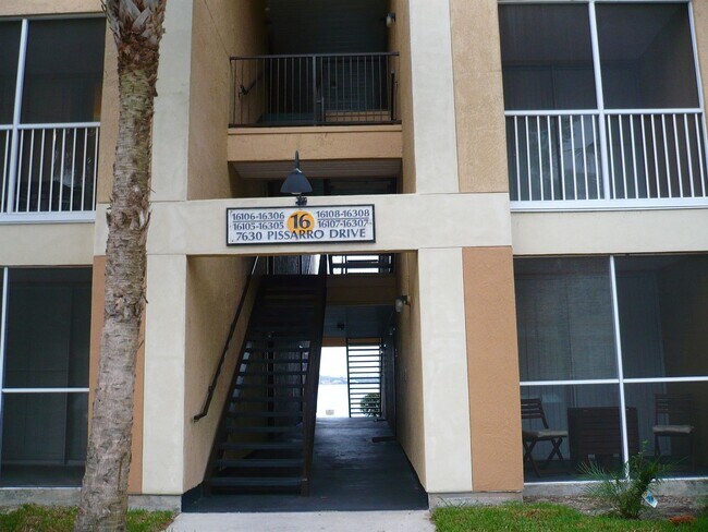 Building Photo - 1/1 Second floor condo in Sand Lake