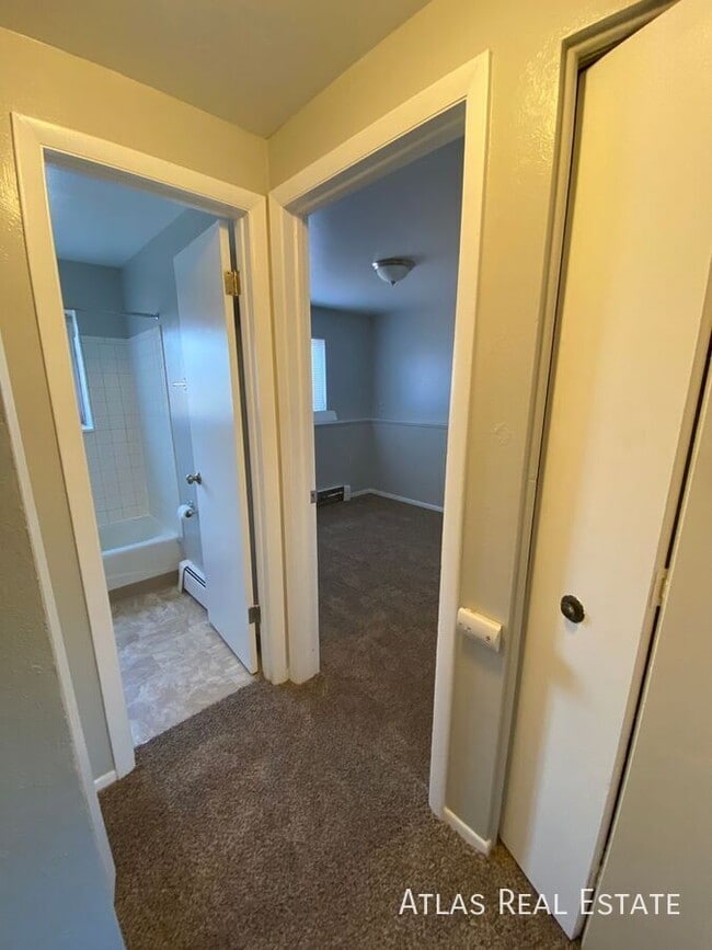 Building Photo - 2840 Montebello Dr W