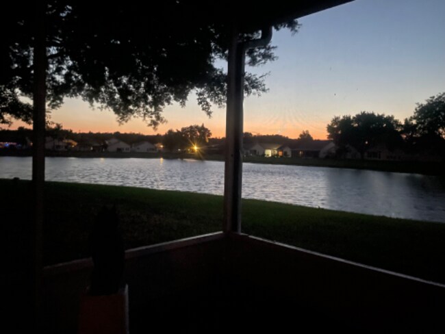 Foto del edificio - 5811 Parkview Lake Dr