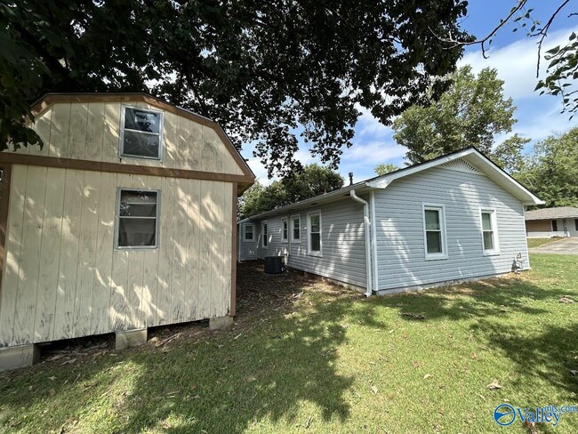 Building Photo - 2912 Alhambra Dr SW