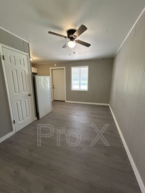 Foto del edificio - 2379 Locust Rd