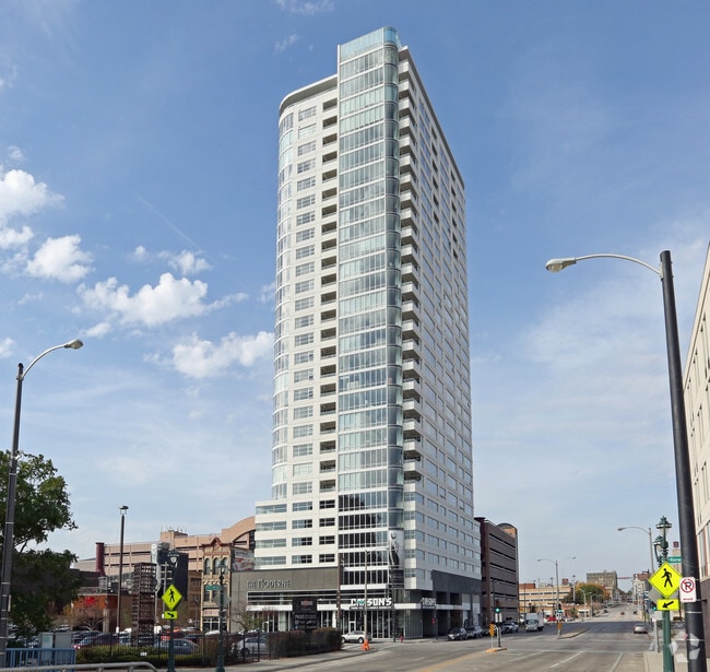 Building Photo - The Moderne