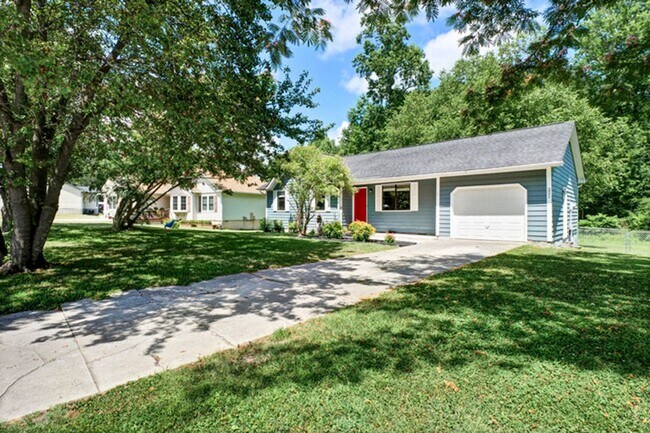 Building Photo - 221 Pollard Dr