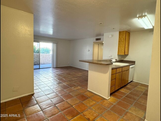 Foto del edificio - 8055 E Thomas Rd