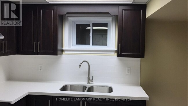 Building Photo - 874 Sparrow Rd