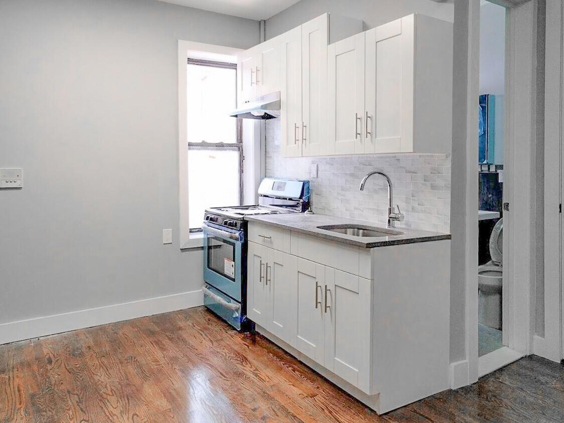 Primary Photo - 398 E 18th St