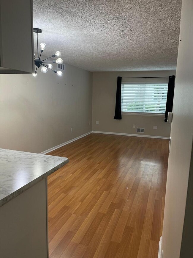 Foto del edificio - 607 Eastbrooke Ln