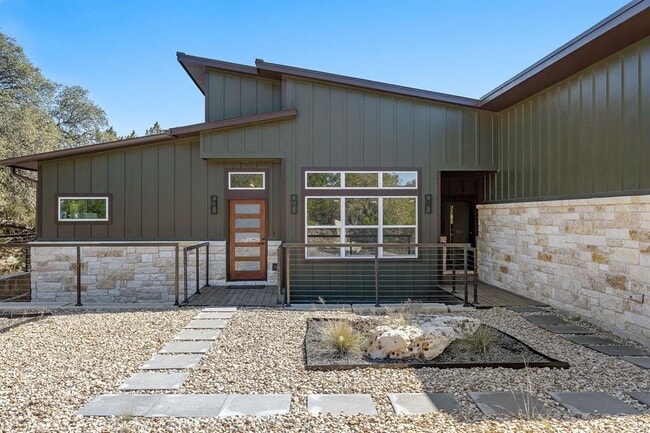 Building Photo - 3013 Clark Ave