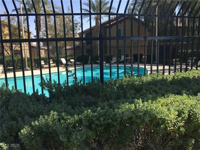 Building Photo - 6868 Sky Pointe Dr