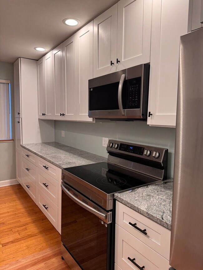 Foto del edificio - 705 Strom Dr