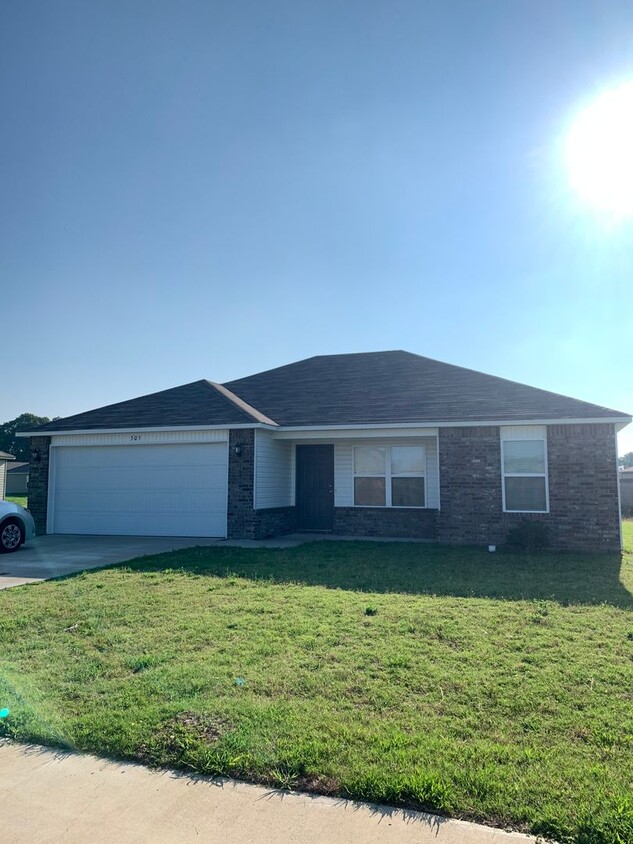 Foto principal - 3 Bed/2Bath- Brookland, AR