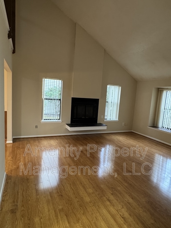 Building Photo - 704 Ninebark Ct