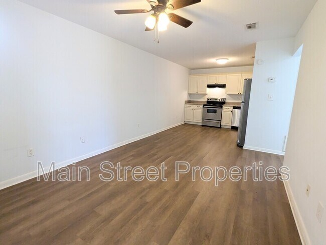Foto del edificio - 3202 Redwood Ln