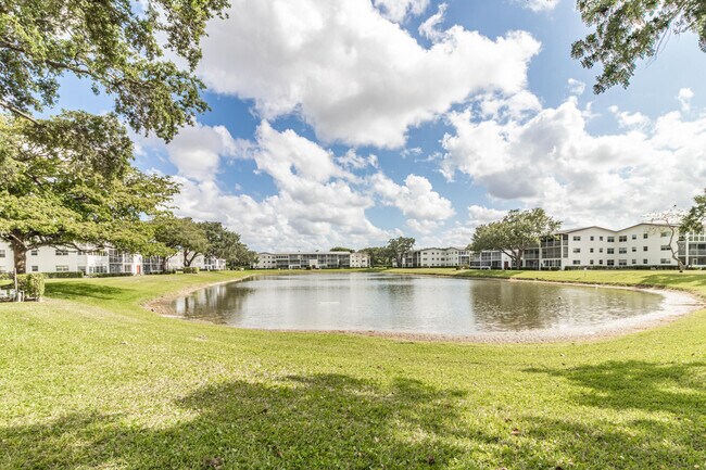 Building Photo - 32 Fanshaw A