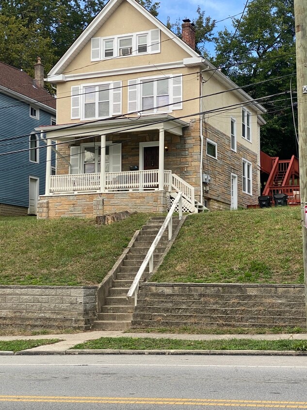 3246 Linwood Ave Unit 2, Cincinnati, OH 45226 Apartments in