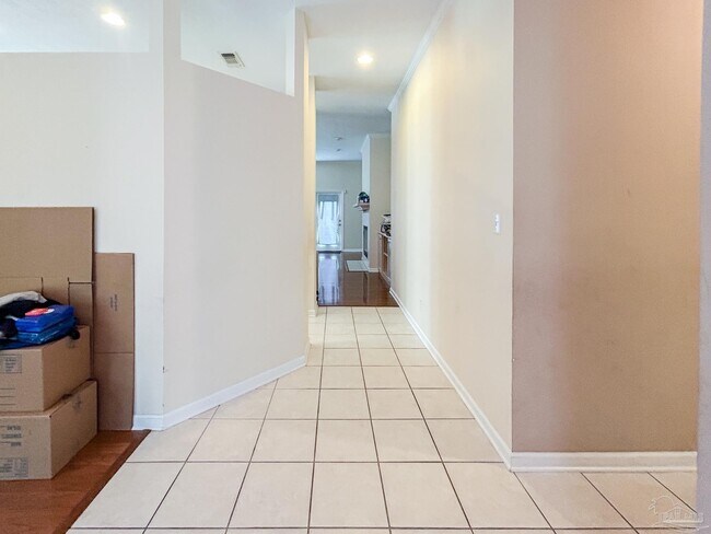 Building Photo - 1192 Longwood Dr