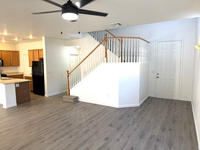 Foto del edificio - BEAUTIFUL 4 BEDROOM, 2.5 BATH HOME