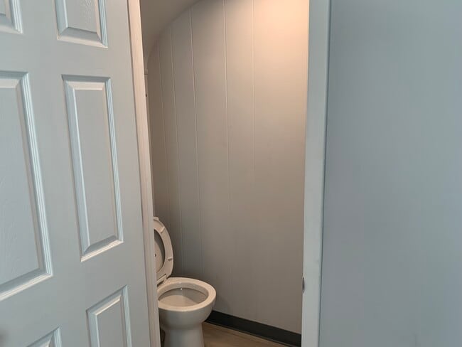 Building Photo - 32 Bellevue Ter