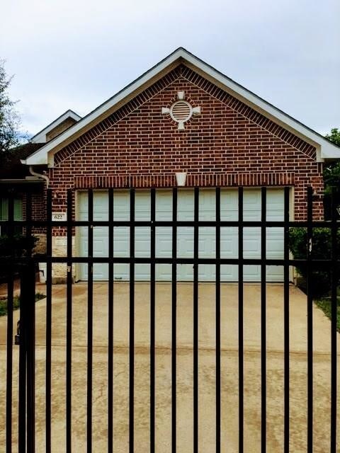 Primary Photo - 622 Teakwood Ave