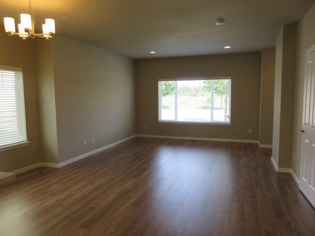 Building Photo - 4407 Briggs Dr SE