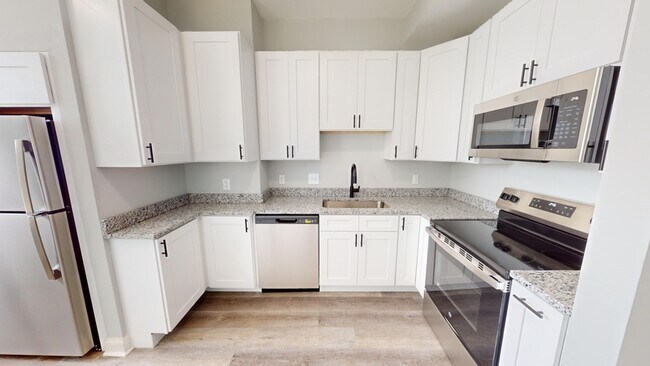 Building Photo - 1006A Geyer Ave