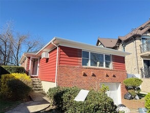 Building Photo - 57-10 246th Pl