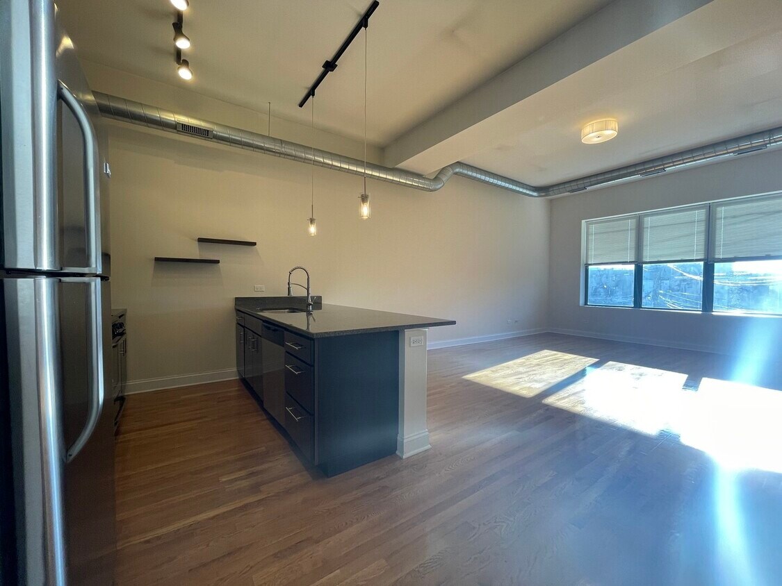 Foto principal - 2778 N Milwaukee Ave