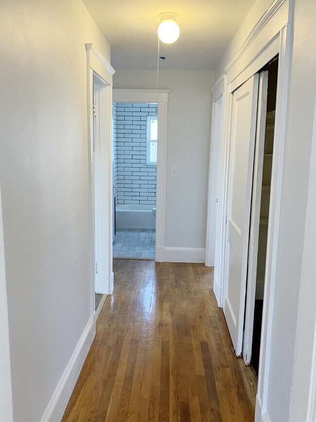 Foto del edificio - NO BROKER FEE!!! Great Quincy location!