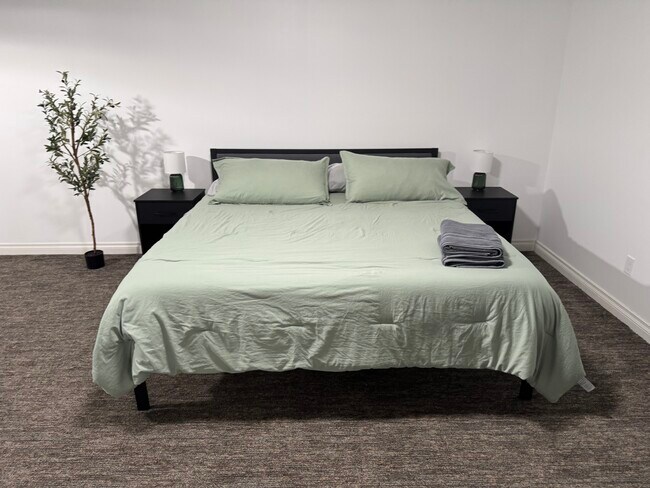 Foto del edificio - 412 N Lilac Ln