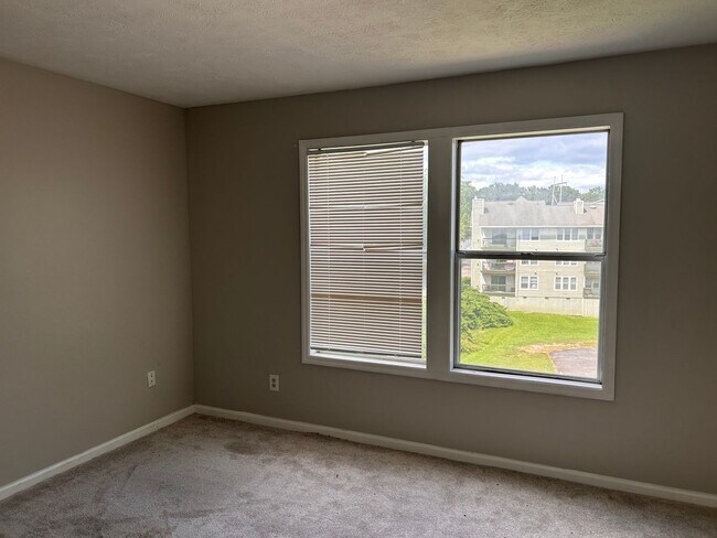 Foto del edificio - 6804 Willowbrook Dr